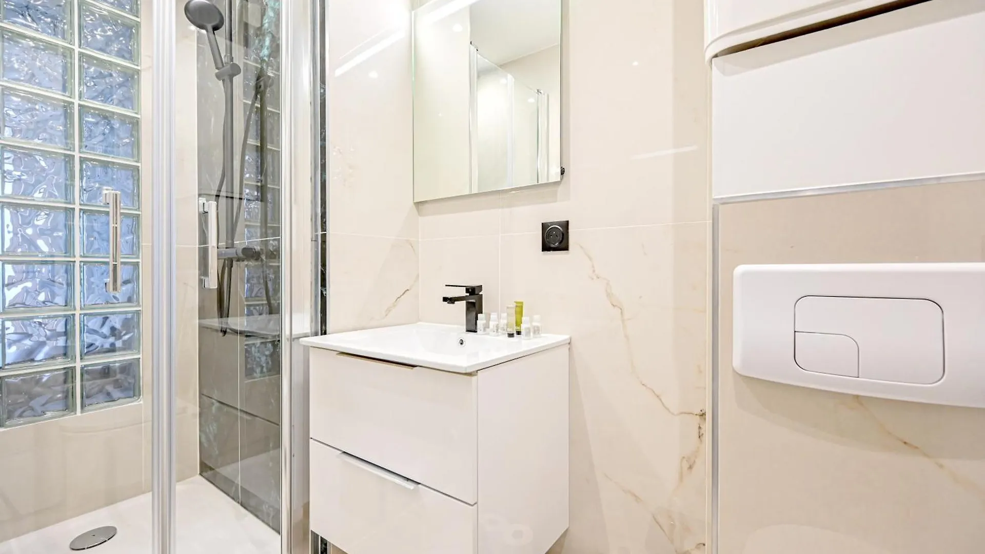 Relax In A Stylish Flat In Montmartre Appartement Parijs